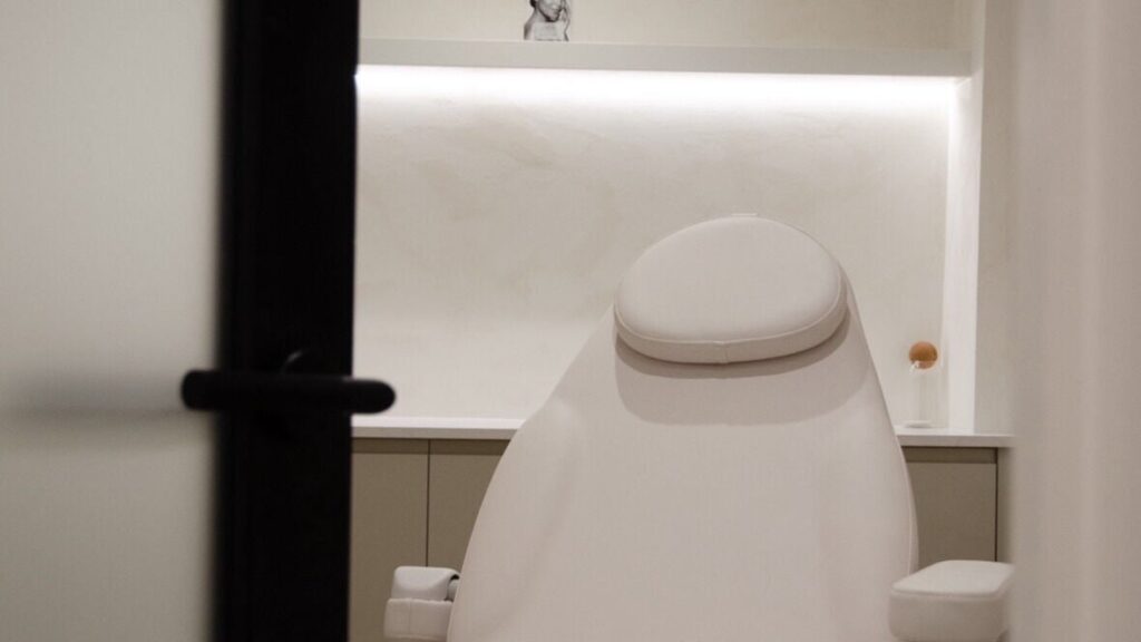 fa78475b-2f17-4fa9-b283-d45f86452e98-emilyjanepmubrows-gb-england-truro-fresha-8086747