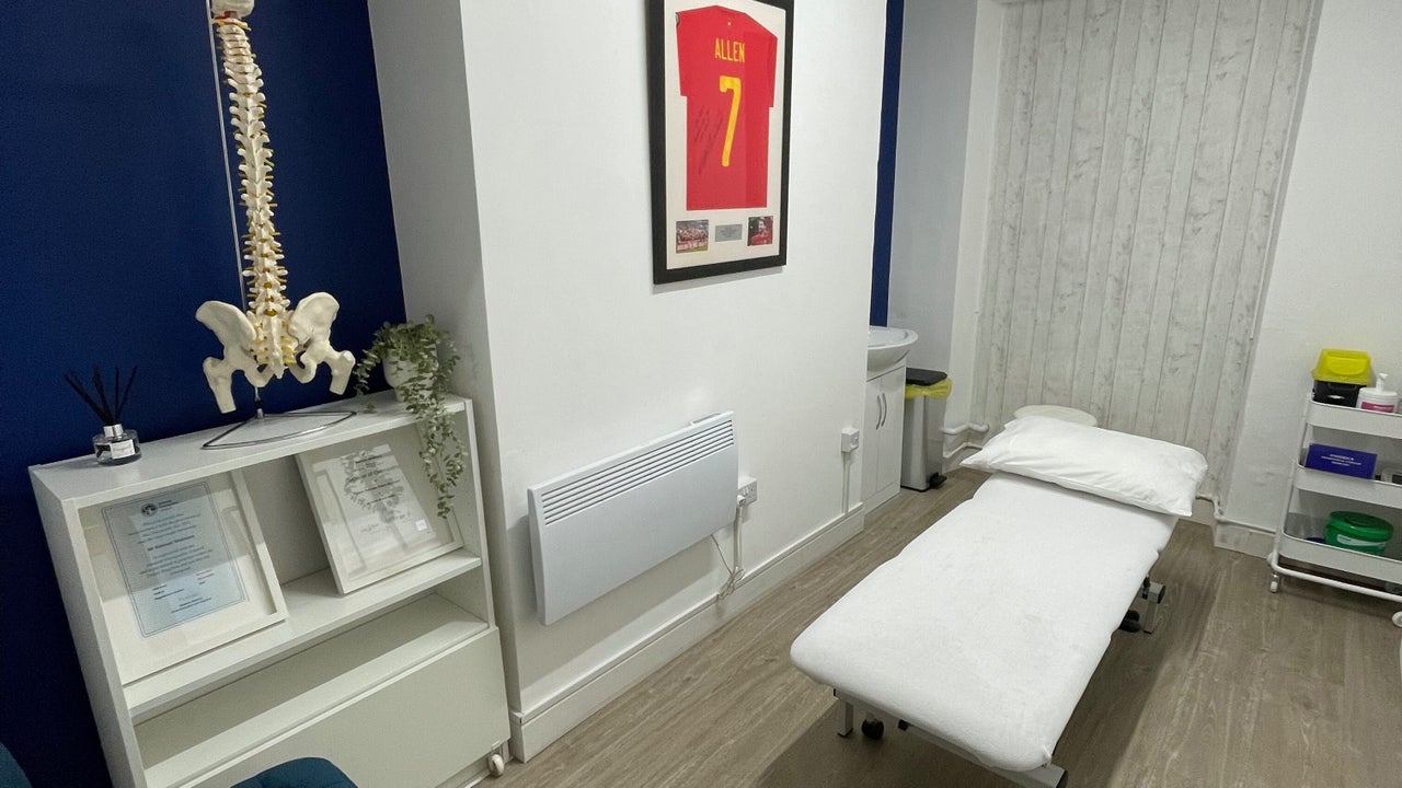 fb85fd09-0fbc-4645-b2ee-7fd034eea6d5-osteohubmumbles-gb-wales-swansea-mumbles-fresha-4438875