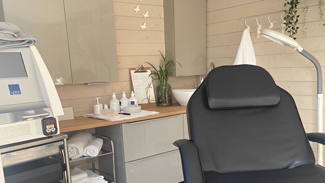 fc480523-d164-4936-b3f7-311c65f09bde-smoothandremove-gb-england-fleet-fresha-8463018