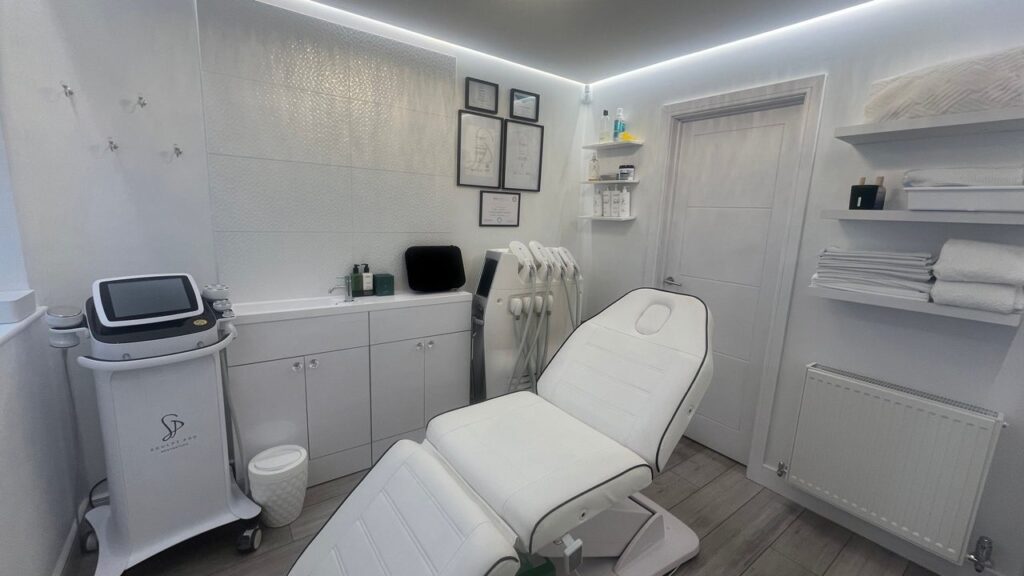 fe9995e0-87ec-44d1-b3d2-3613a1aa5986-sculptedskinincorporatingthefatfreezespecialist-gb-england-ware-fresha-3151514