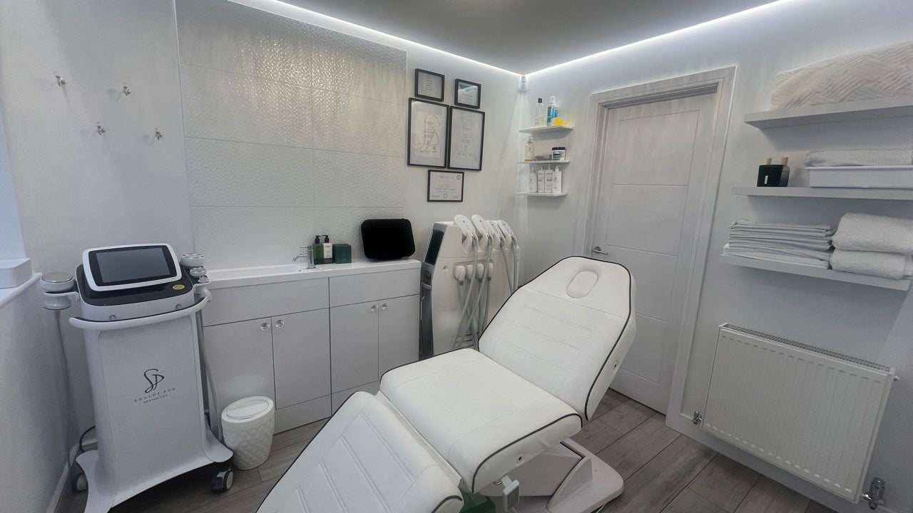 fe9995e0-87ec-44d1-b3d2-3613a1aa5986-sculptedskinincorporatingthefatfreezespecialist-gb-england-ware-fresha-3151514