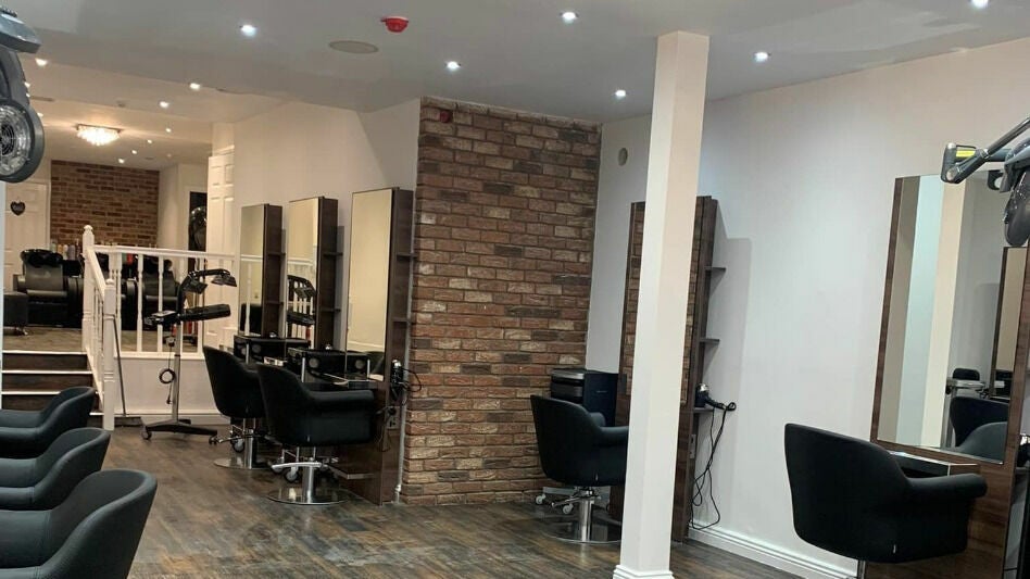 ff5d23be-c1e3-477a-a4f7-e45d7d4680b1-6920446