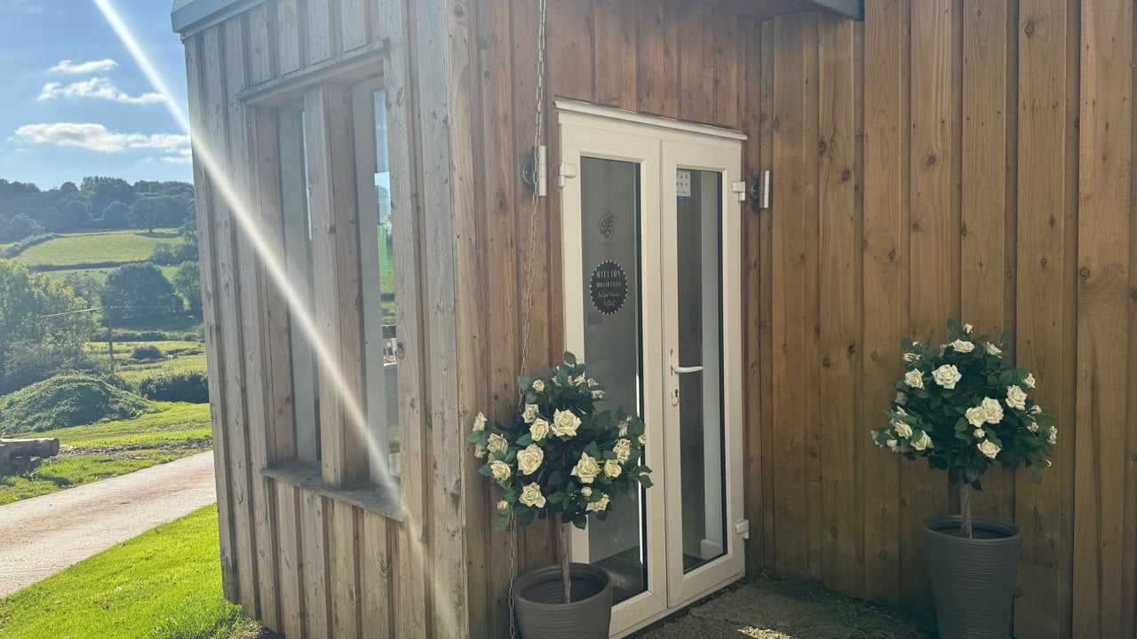 ffaaa9b5-d6fd-4bf7-be3b-88630c9d48a1-samwilsonbeautytraining-gb-england-hemyock-fresha-1116048