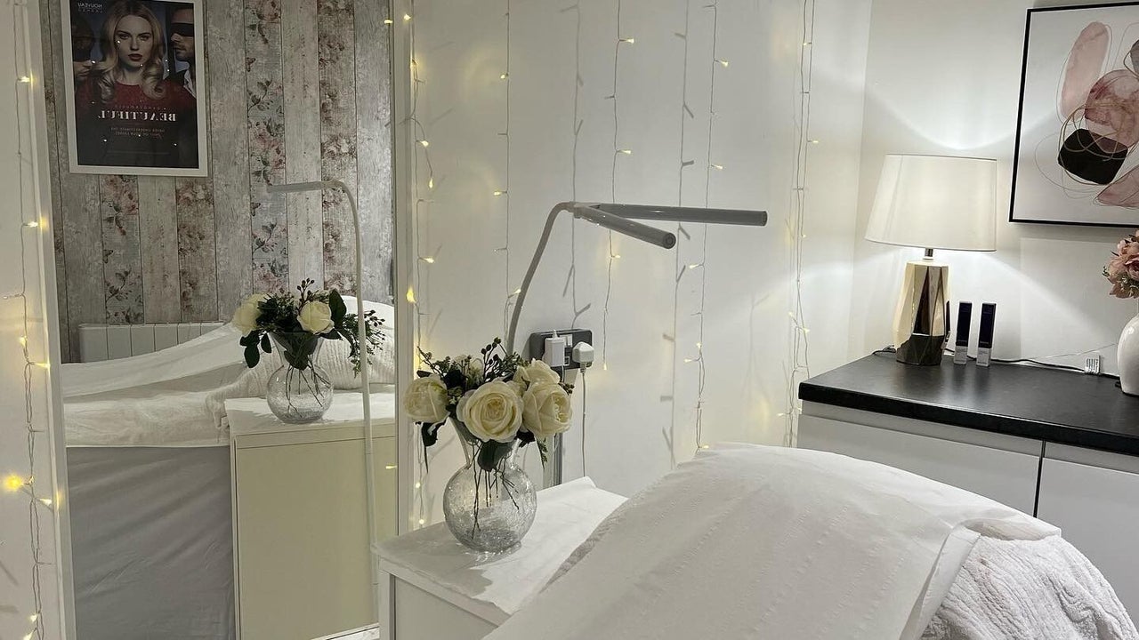 ffb7db71-80d5-4a71-96cd-f1de5d8aa856-cocohairandbeauty-gb-england-dodworth-fresha-8542175